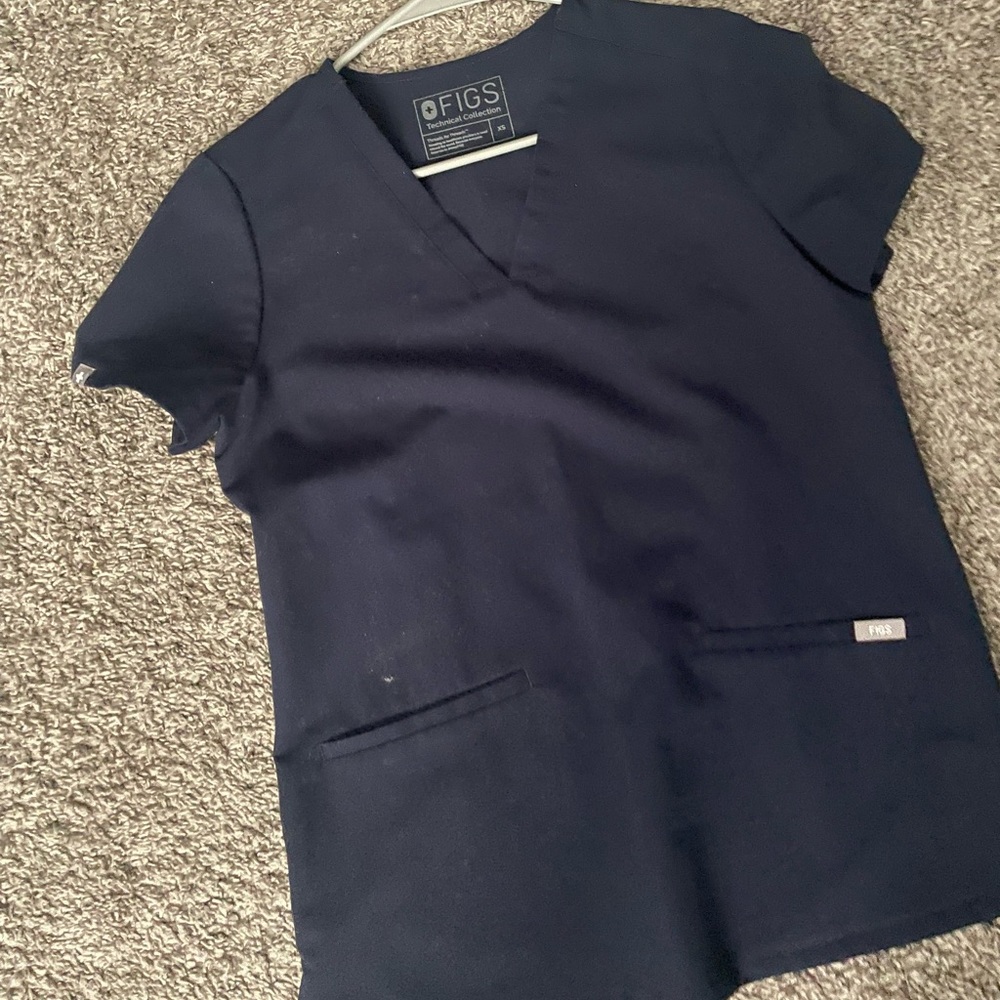 Figs Casma scrub top